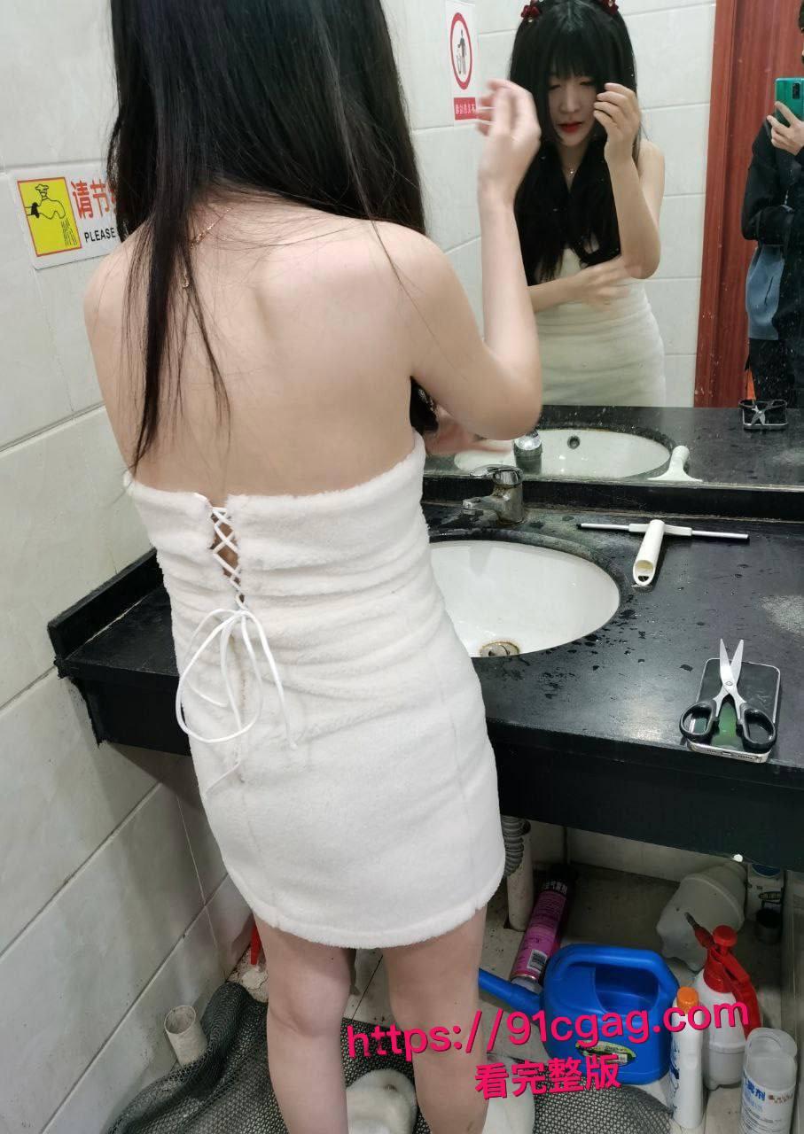 萝莉系母狗变土豪专属性玩具，白天户外露奶射箭，晚上翘臀挨操菊花都不放过！-3