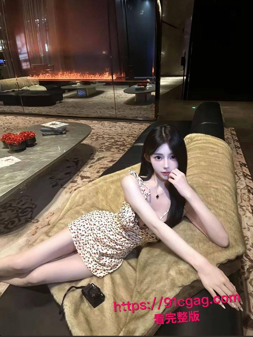 萝莉系母狗变土豪专属性玩具，白天户外露奶射箭，晚上翘臀挨操菊花都不放过！-10