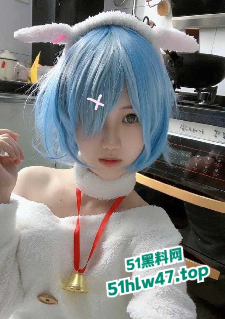 抖音极品萝莉【小佳呆呆的】定制福利流出，锁骨痣加同款手链完全实锤本人无疑，果然福利姬才是出路！-5