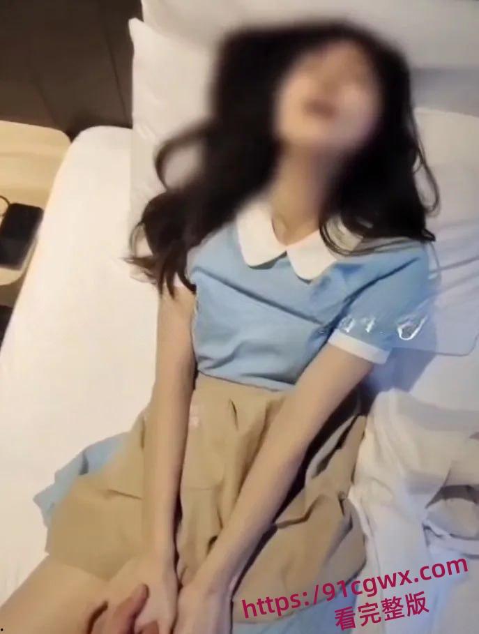 抖音爆火探花大神big烟枪约炮好利来蛋糕店反差小母狗腾嶤性爱视频流出-1