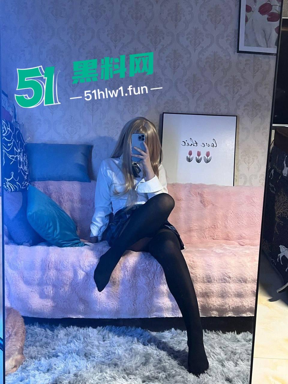 济南职业学院【唐芷瑶】玩反差六的批爆，表面清纯背地骚，制服口爆内射花活全开，最后玩够还找老实人续命？-10