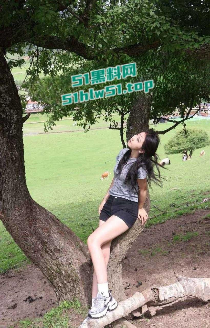 拜金女学生妹【欧阳姗姗】背着男友兼职外围，全国可飞，兔女郎装扮伺候金主爸爸，劲爆视频流出！-10