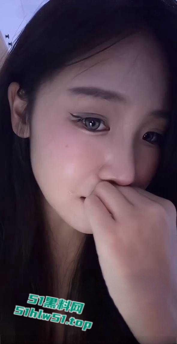 拜金女学生妹【欧阳姗姗】背着男友兼职外围，全国可飞，兔女郎装扮伺候金主爸爸，劲爆视频流出！-12