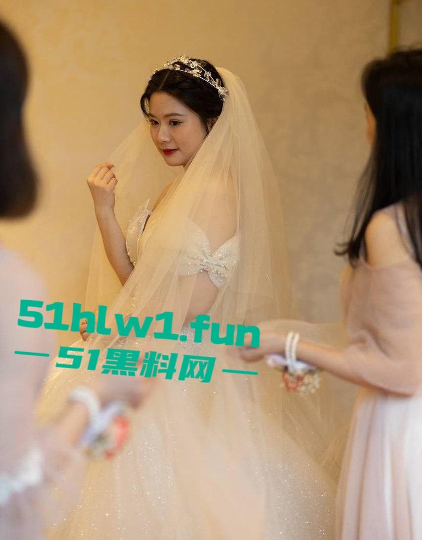 约炮新婚巨乳人妻，身材性感大奶肥臀，平时高冷公务员私下反差骚母狗，背着被情人操到惨叫连连。-7