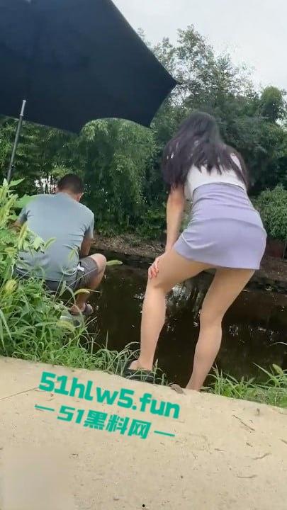 家有娇妻【6】天气太热了，老婆怕热所以选择真空出门，以防流汗户外露出视频。-4