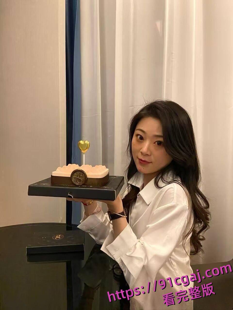 百度云泄密!白领丽人【姜瑜】与酒吧认识的帅哥开房自拍性爱视频流出!!-8