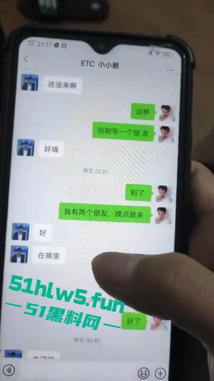 乱伦系列之丈母娘，变态女婿乱伦丈母娘趁老婆上班扒光岳母，扛腿抽插激情爆操，操的丈母娘不停浪叫。-8