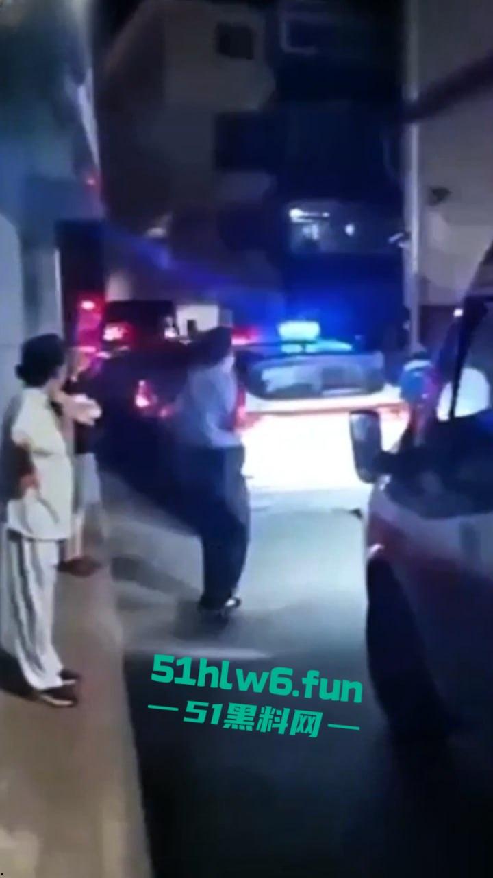 秦皇岛红桥里砍人事件，持刀报复社会在大街上见人就砍，据说有20多人被砍官媒竟急速删贴。-2