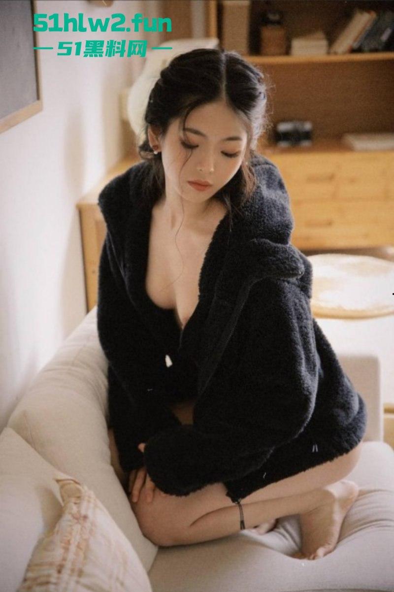 推特博主【kingmaster】约炮极品s级骚母狗，丰乳肥臀大长腿女神极限口交插逼！-7