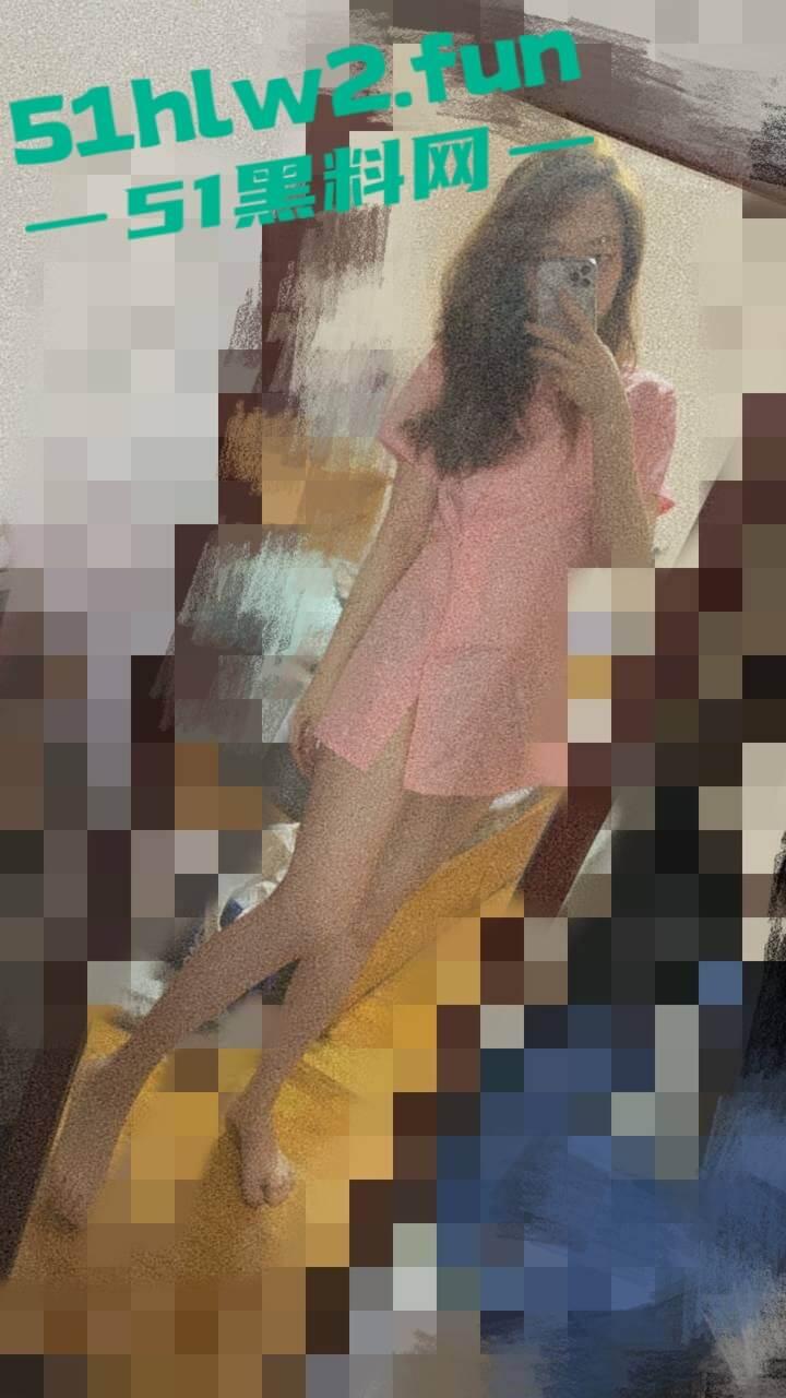 模特身材财务女神【吕肖雅】逆天长腿绝美诱人，私下却是骚鸡一个靠逼上位还被曝光私密视频。-5