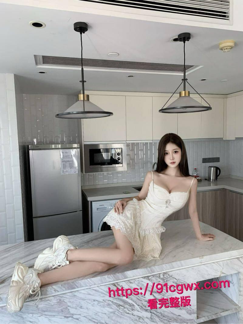 校园女神黑料大曝光！学生妹巨乳翘臀无表情硬扛男友后入猛攻，假鸡巴双插高潮喷水，姐妹花共享男友肉棒太劲爆！-5