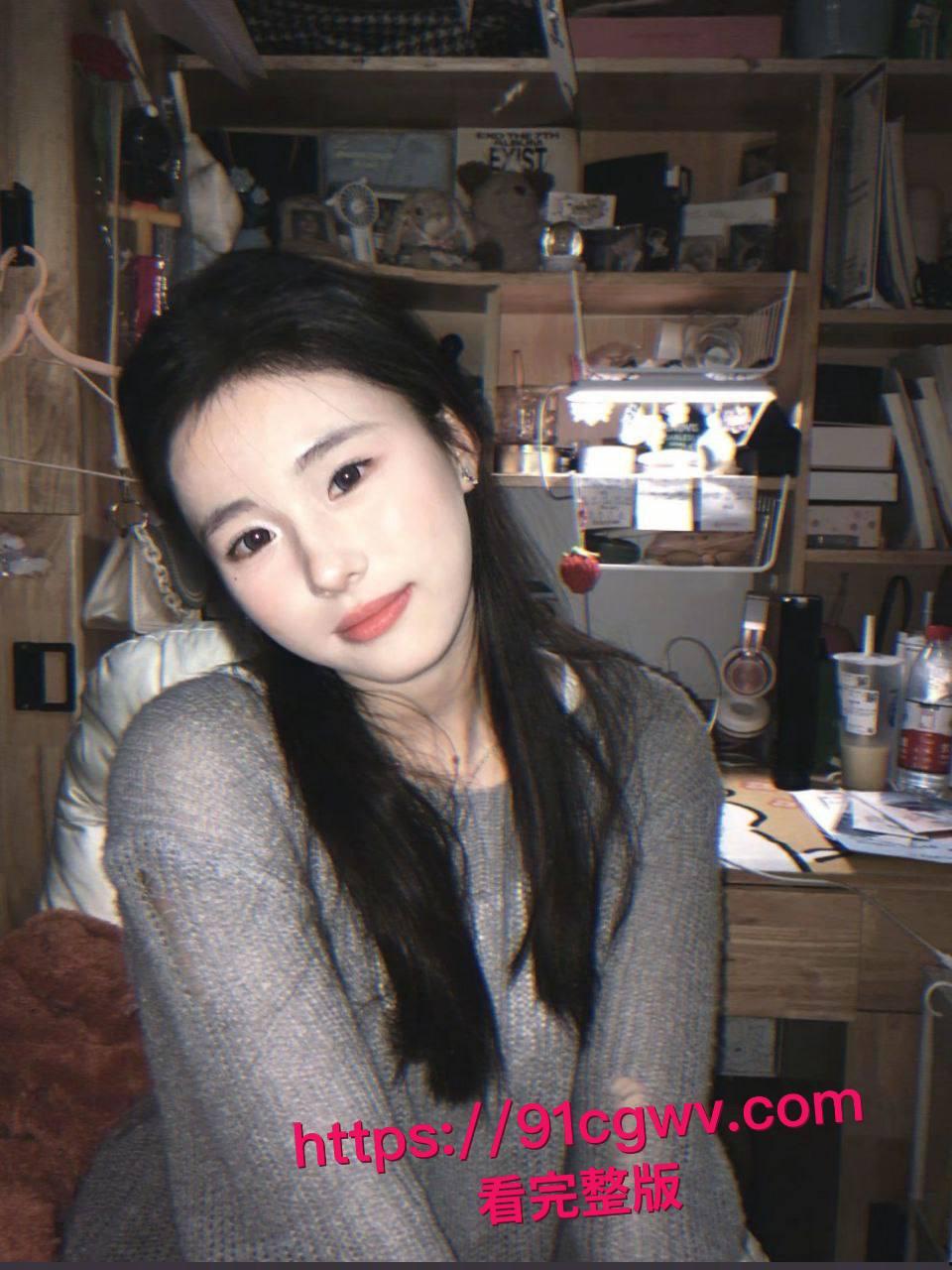 山东泰安清纯仙女谢馨予私密视频流出：被金主调教成榨精骚母狗 翘臀狂砸鸡巴汁水四溅-4