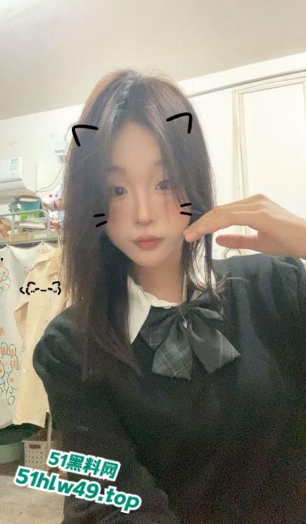 包头骚逼学生妹【余欣】清纯性感骚妹被瓜友从兄弟那撬来，一起同居疯狂做爱小穴真是超嫩啊！！-6