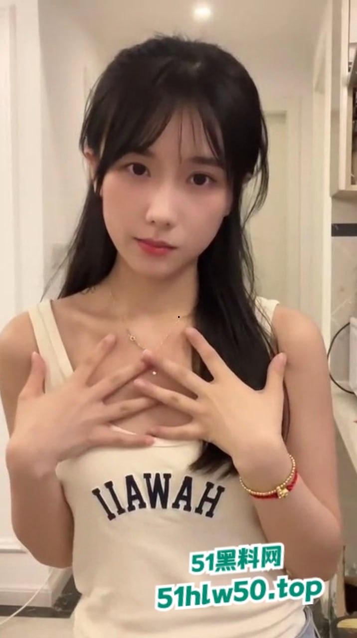 20万粉美女主播【小刘同学zzz】与探花李神约战，从沙发到床上强悍女上位！-4