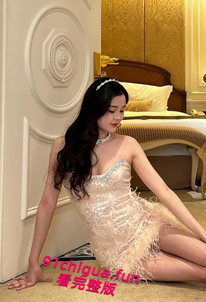 北京城市学院少女【王晗】性爱视频泄露，高颜值学生妹露脸口交，骑乘撸管还被颜射！-5