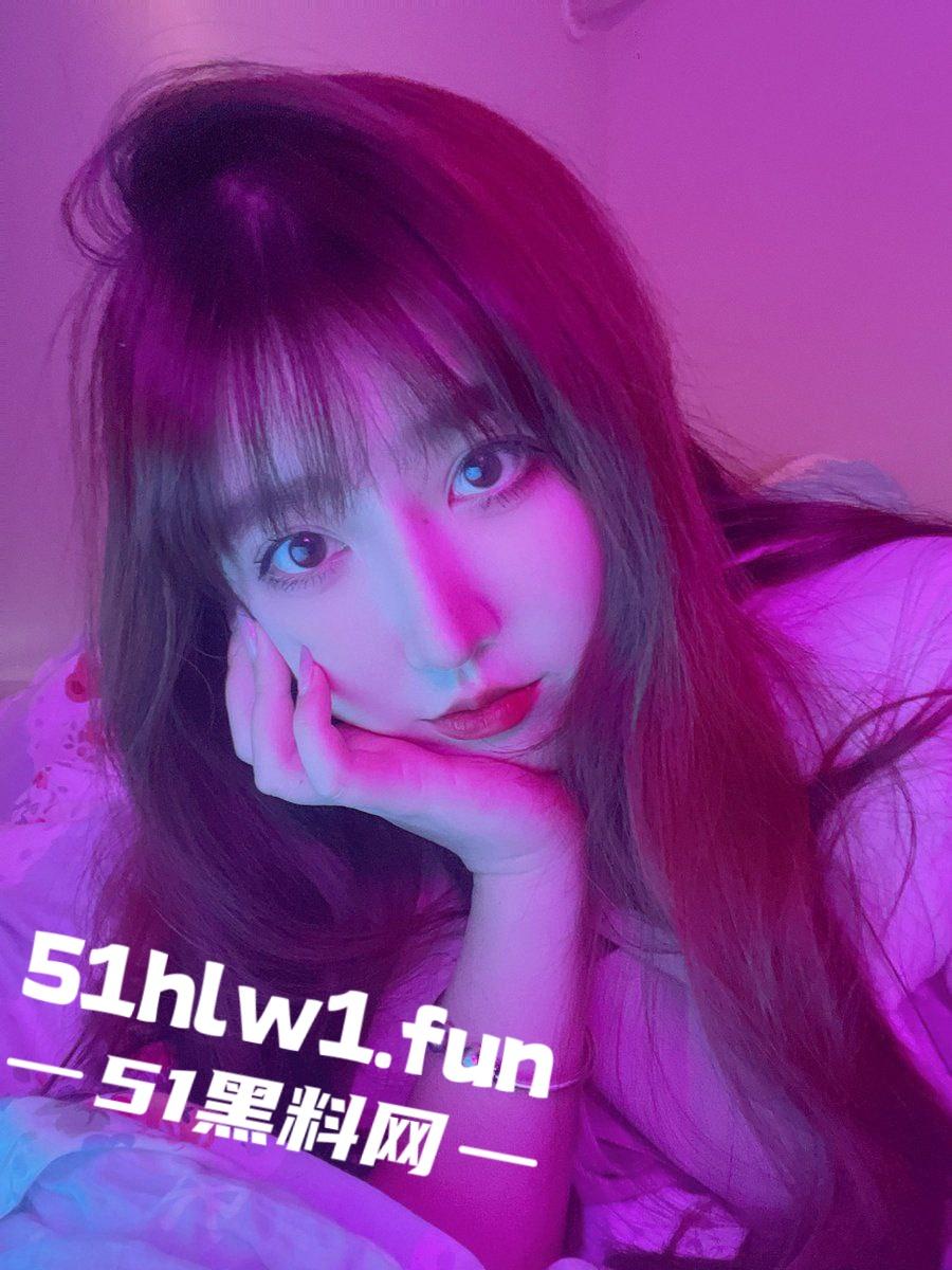 推特骚逼【酣睡小熊】凌晨被金主爸爸召唤上演制服秀,大半夜的街头玩露出,钱到位了金主一召唤美人即乖乖听命!-3