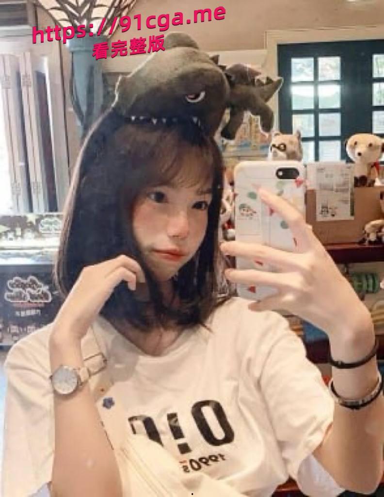 能仁技校女孩“薛美丽”，与男友赤裸缠绵，只见她和男友在家中赤裸缠绵自拍男友发给别人看被曝光-1