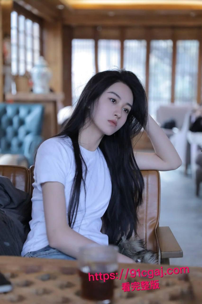 真实约炮！约了个艺术学院毕业的肤白貌美大长腿的极品妹子，必须提前吃悍马糖好好操她一番爽得她不要不要的！-2