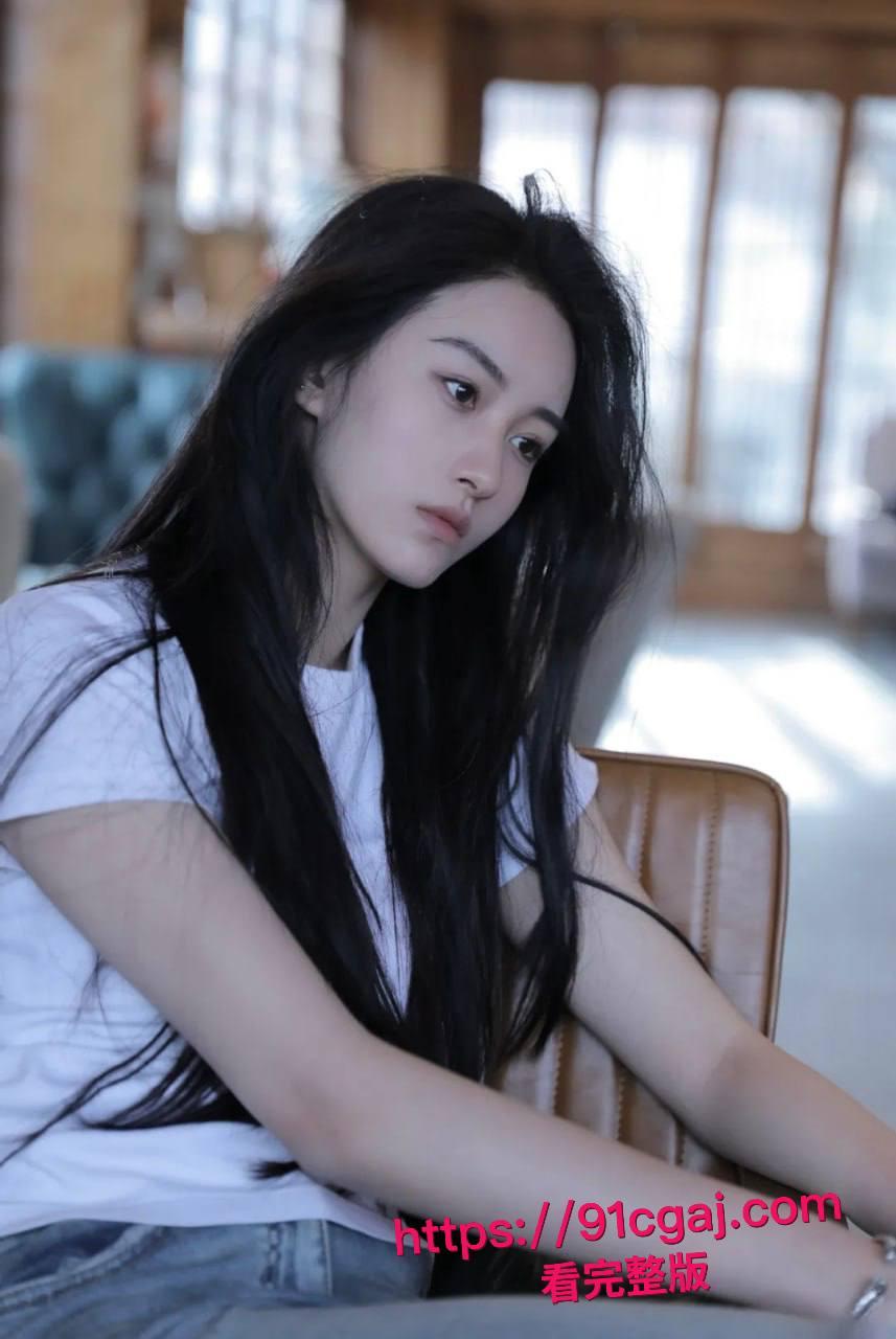 真实约炮！约了个艺术学院毕业的肤白貌美大长腿的极品妹子，必须提前吃悍马糖好好操她一番爽得她不要不要的！-3