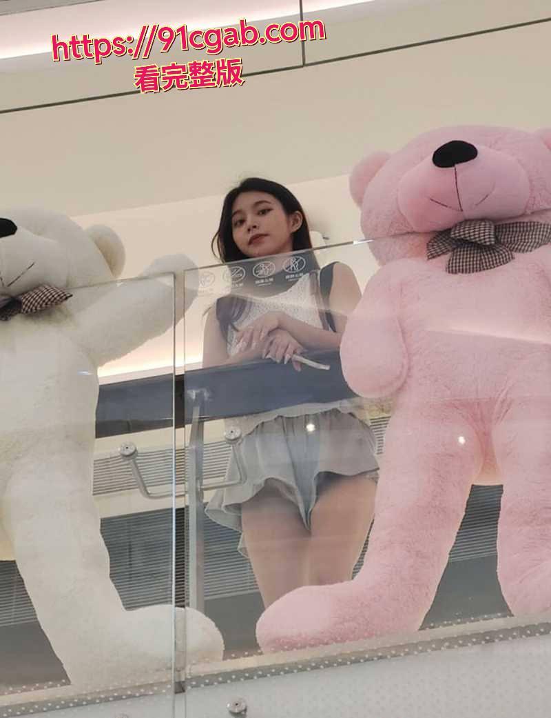 太拼了吧，淘宝情趣装店露小出，拍模特花絮视频直接整到大街上去了！ 旁边大爷都看呆了-5