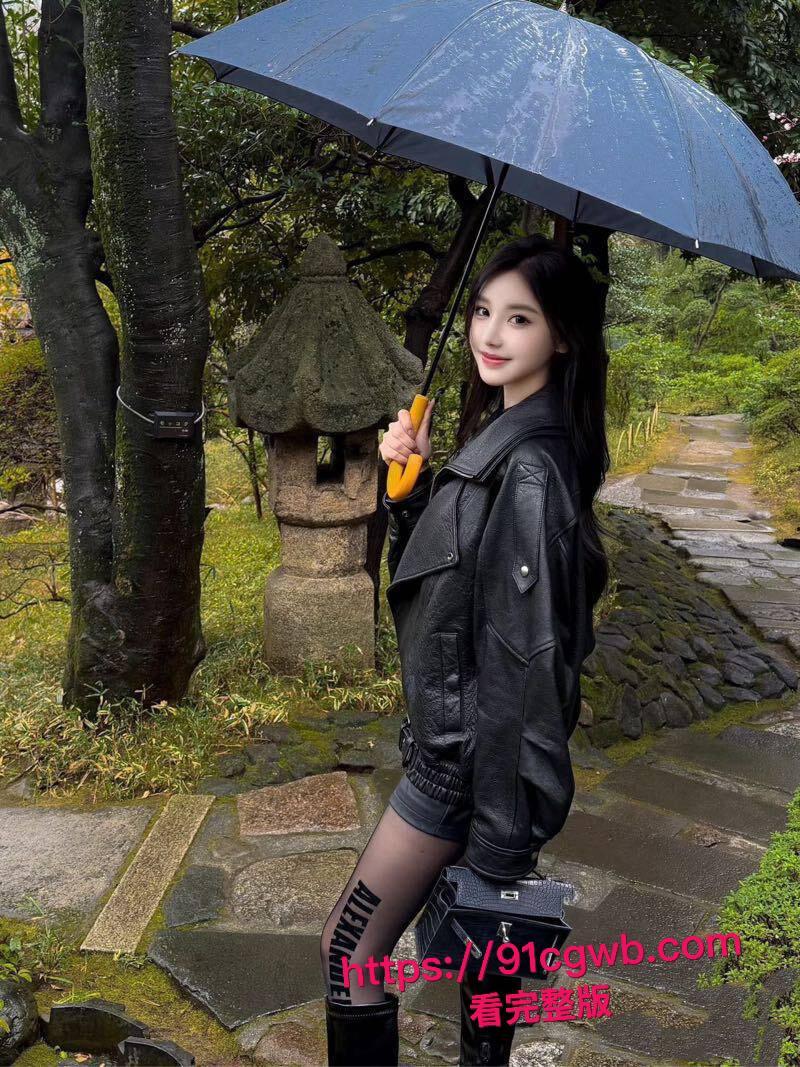 一字马骚逼沦陷！富二代胯下玩物口交舔穴酒店沙发狂干，姿势千变万化喷水失禁！-6