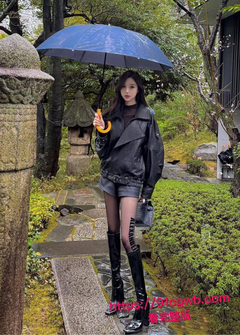 一字马骚逼沦陷！富二代胯下玩物口交舔穴酒店沙发狂干，姿势千变万化喷水失禁！-7