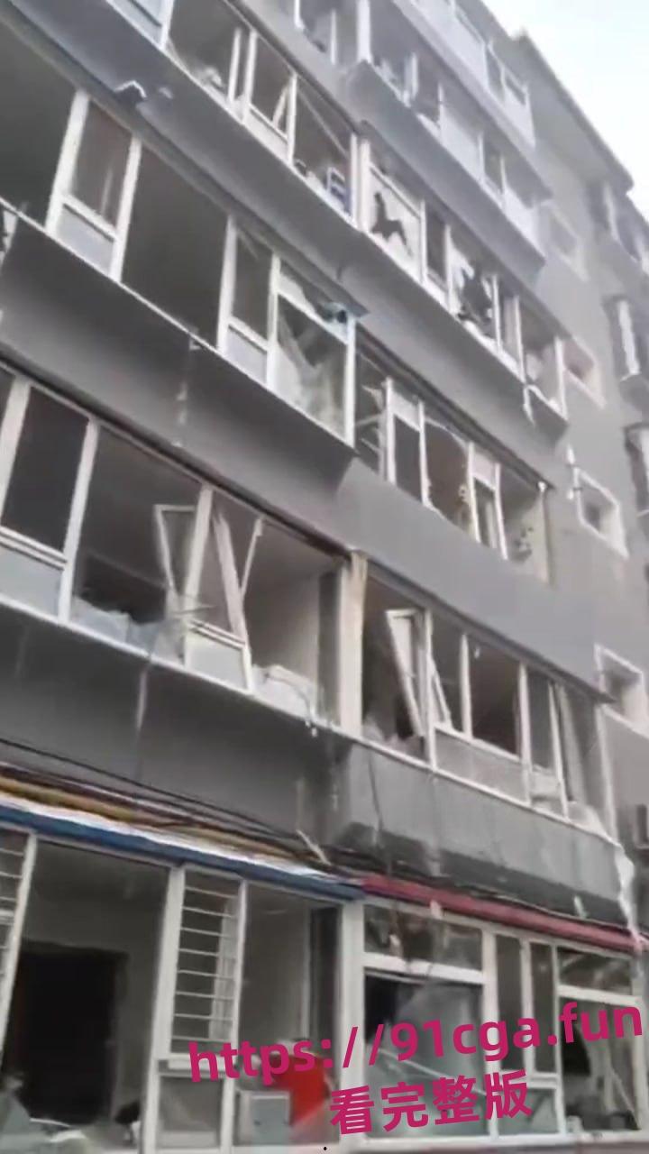 突发！吉林通化市一小区发生爆炸 1死16伤 楼体被炸出大洞！-2