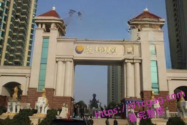 孝感乾坤豪府女主趁老公出差，在家给男小三吹箫，视频遭到曝光后再也藏不住了吧！-7