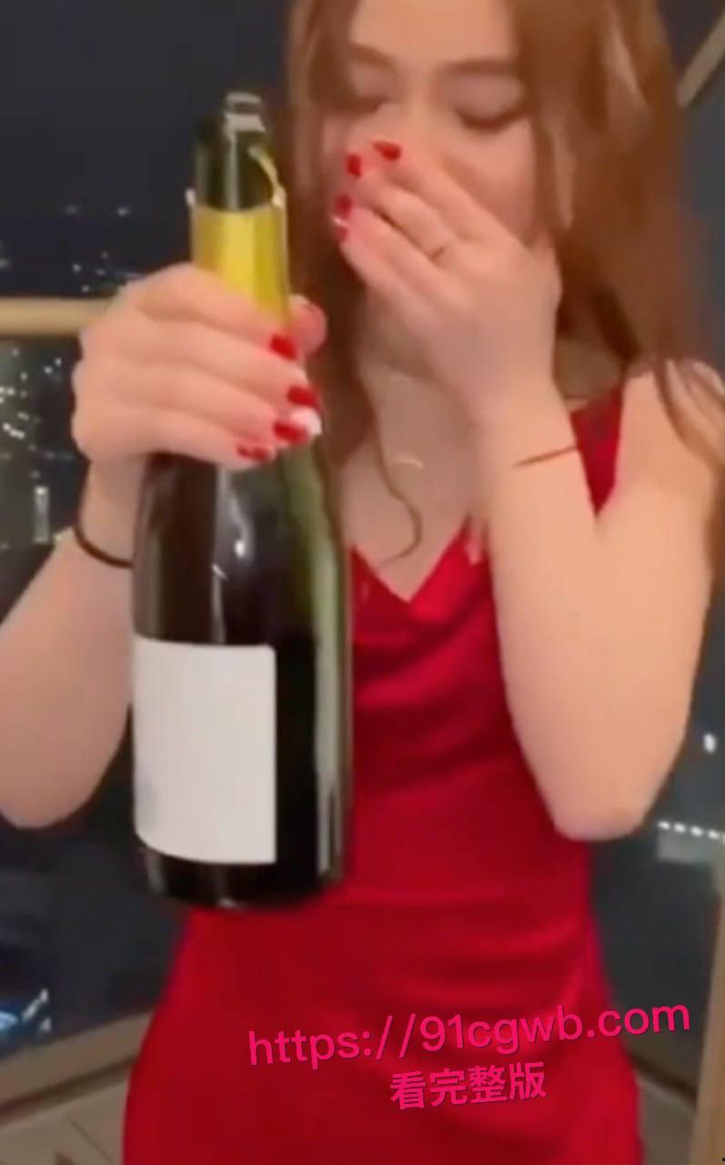 上海美术学院留学生卢美婷海外媚洋,白人洋爹 对她疼爱是菊花开,街头翘臀求白人爆插!-10