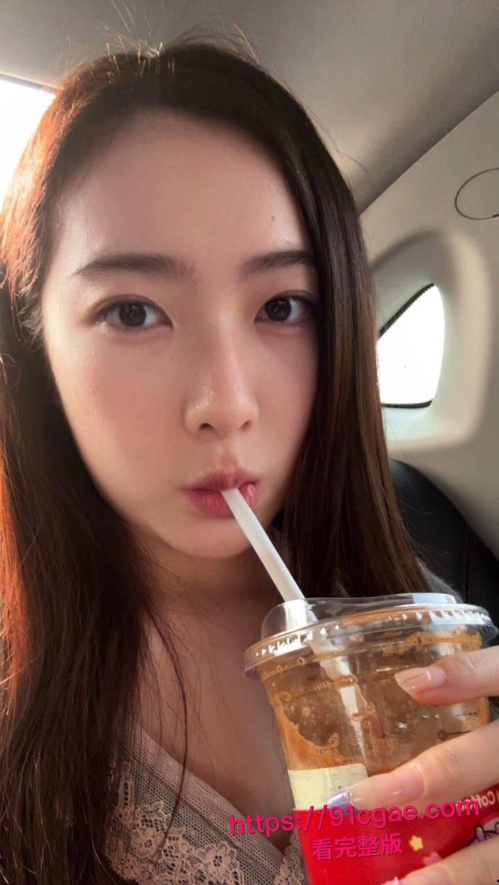 大学生为了维持的精致生活下海了，在床上超级放得开！-1