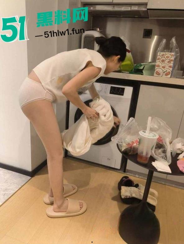 石家庄人妻偷情婚内出轨被老公发现经选择和情妇私奔，怒曝光三分钟露脸视频引发热议。-1