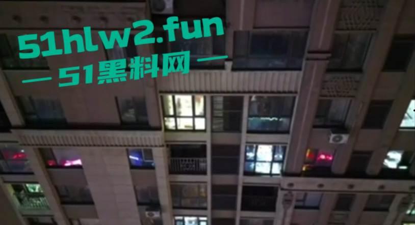 江苏南京市鼓楼区裸体大奶少妇欣赏了吗，瓜友用无人偷拍独守空房的裸装少妇看着很温柔舒服。-3