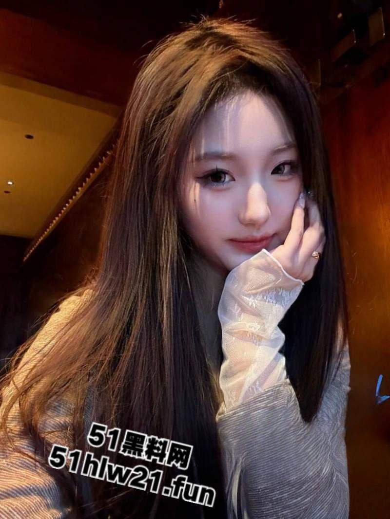 伦敦政治大学留学生【潘果果】心甘情愿做富二代母狗,各种调教抽打虐待无毛嫩穴,白富美小妞到国外就是浪逼。-3